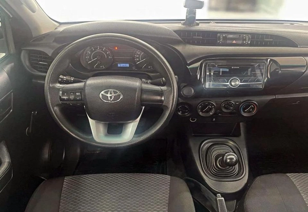 Toyota Hilux GL 2.7L-4CYL EXCELLENT CONDITION - 4WD MANUAL GEAR