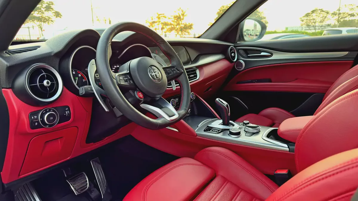 2022 Alfa Romeo Stelvio Veloce Q4, GCC Specifications-7-7