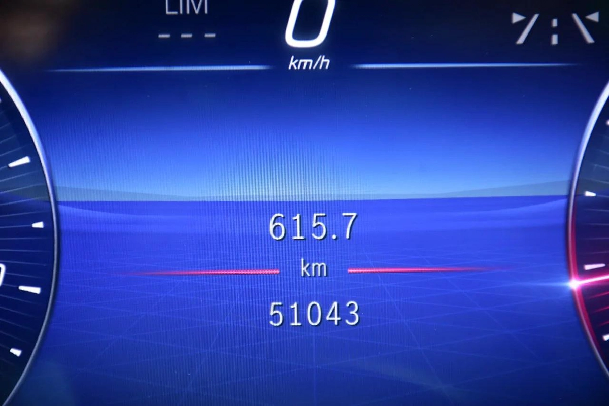 C300 LUXURY LOADED 2023 | SILVER-6-6