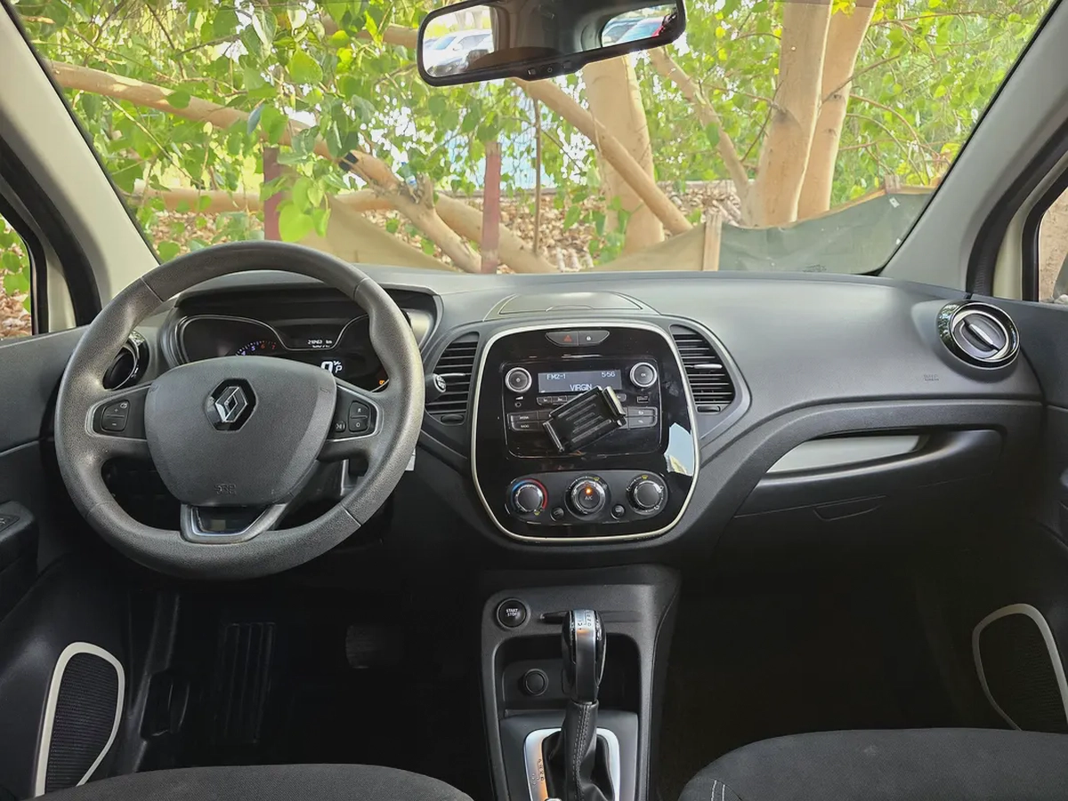 2019 Renault Captur LE | GCC Specs | Compact SUV-8-8