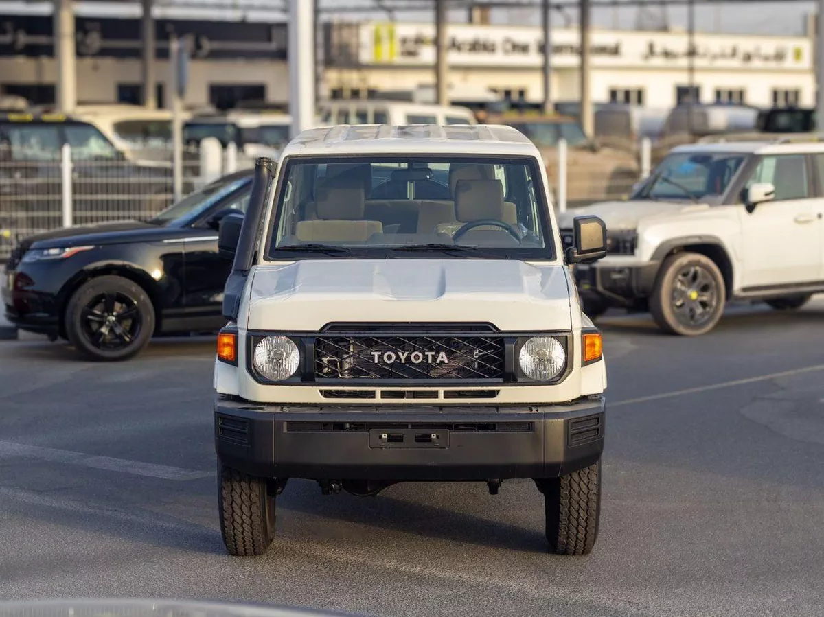 Toyota Land Cruiser Pick Up EXPORT ONLY - LC 79 2.8L Double Cabin M/T-1-0