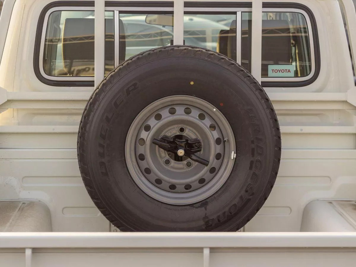 Toyota Land Cruiser Pick Up EXPORT ONLY - LC 79 2.8L Double Cabin M/T-6-0