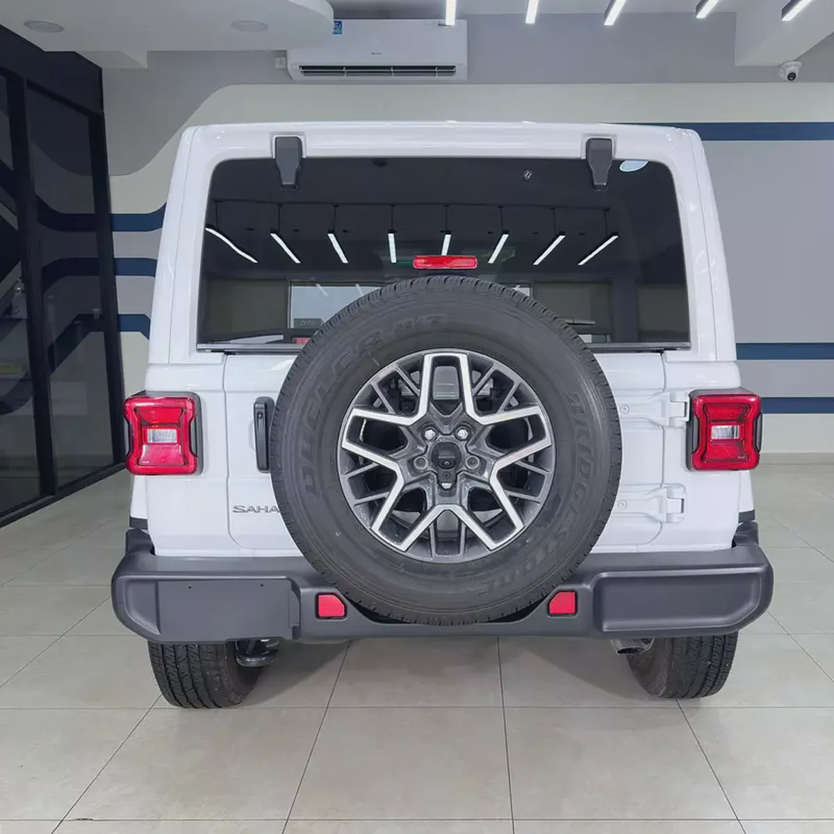 2025 Jeep Wrangler Sahara V6-4-4