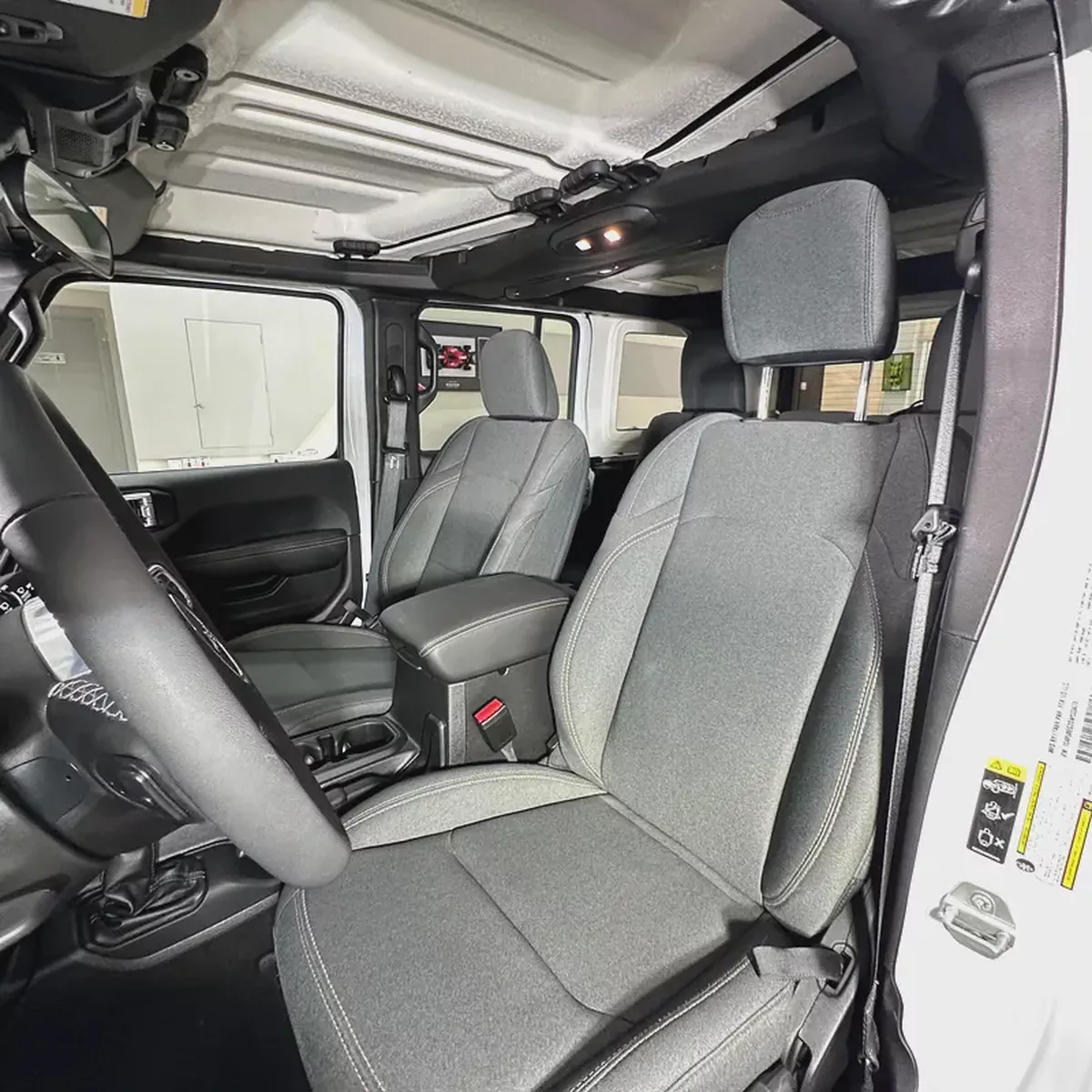 2025 Jeep Wrangler Sahara V6-8-8