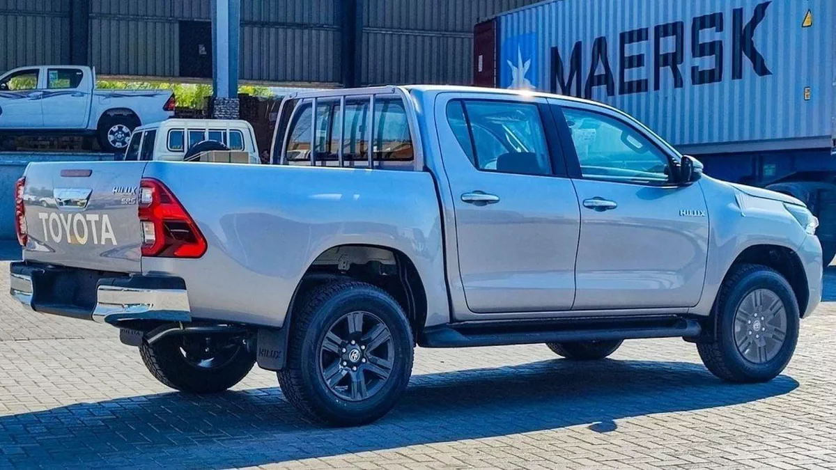 Toyota Hilux SGLX HILUX 2.4L FOLL OPTION DIESEL-5-0