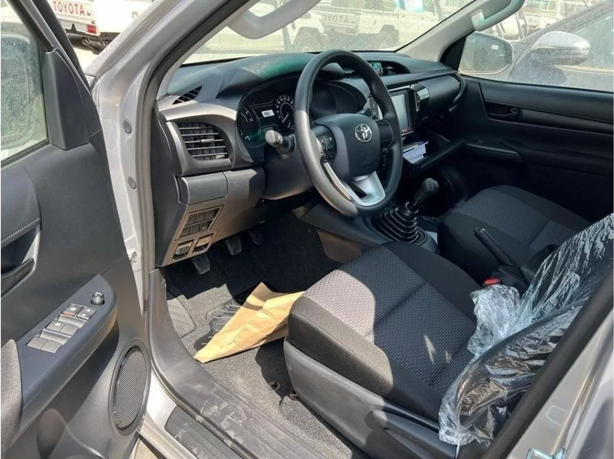 Toyota Hilux GL TOYOTA HILUX 2.7L V4 4WD P.WINDO PETROL 2023 0KM-8-0