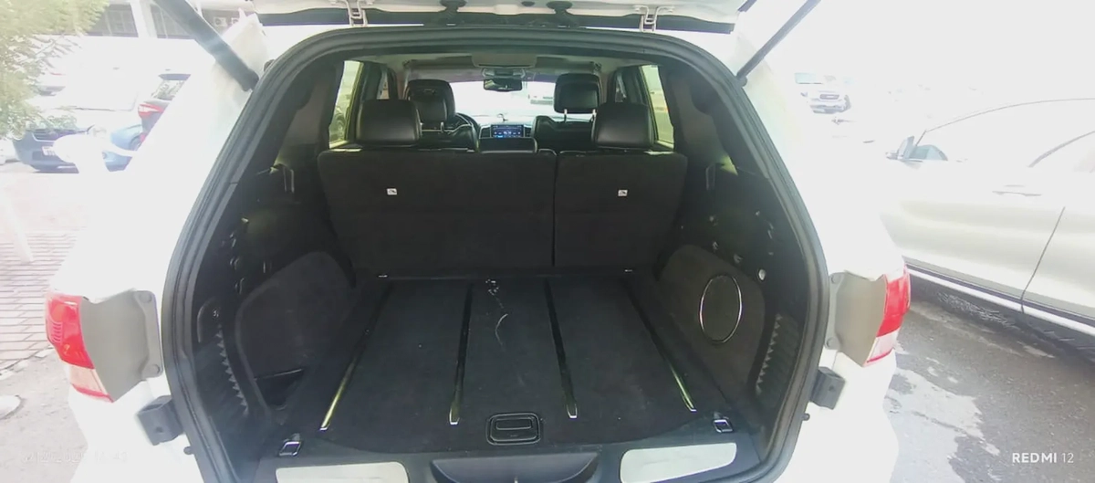GCC Specs 2013 Jeep Grand Cherokee Laredo - Reliable and Ready to Go!-11-11