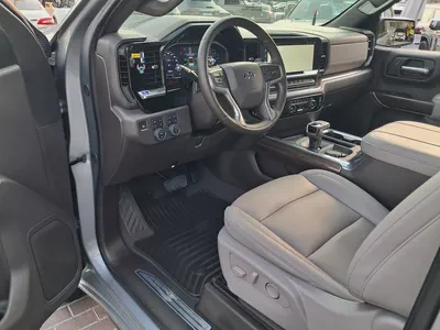 Silverado 1500 LT Trail Boss V8 GCC Specs Single Owner Under Warranty Till 2028-9
