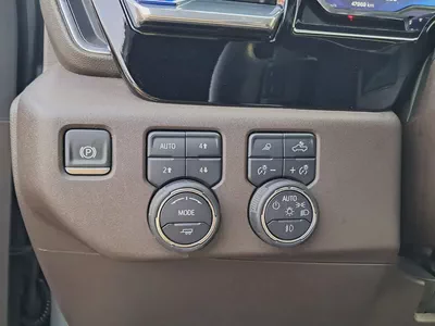 Silverado 1500 LT Trail Boss V8 GCC Specs Single Owner Under Warranty Till 2028-16