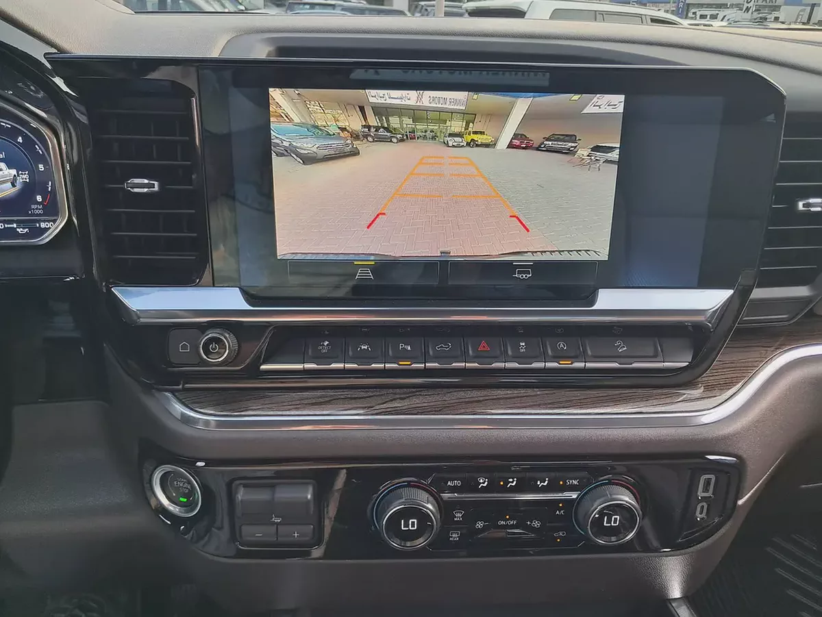 Silverado 1500 LT Trail Boss V8 GCC Specs Single Owner Under Warranty Till 2028-14-14