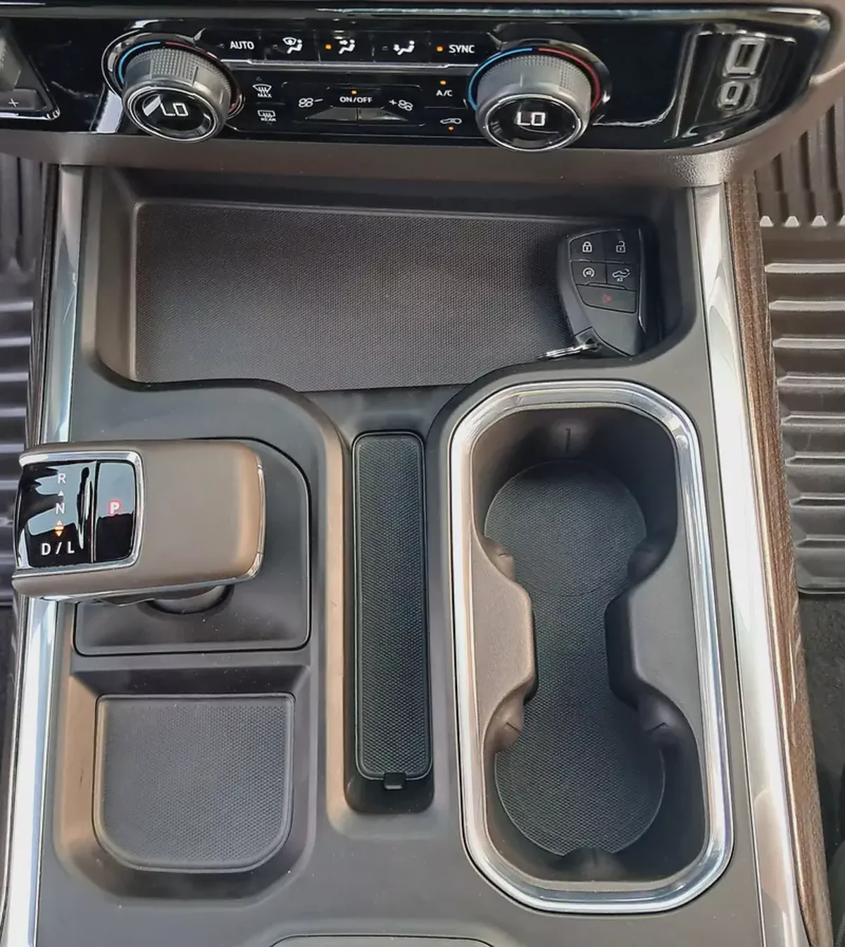 Silverado 1500 LT Trail Boss V8 GCC Specs Single Owner Under Warranty Till 2028-15-15