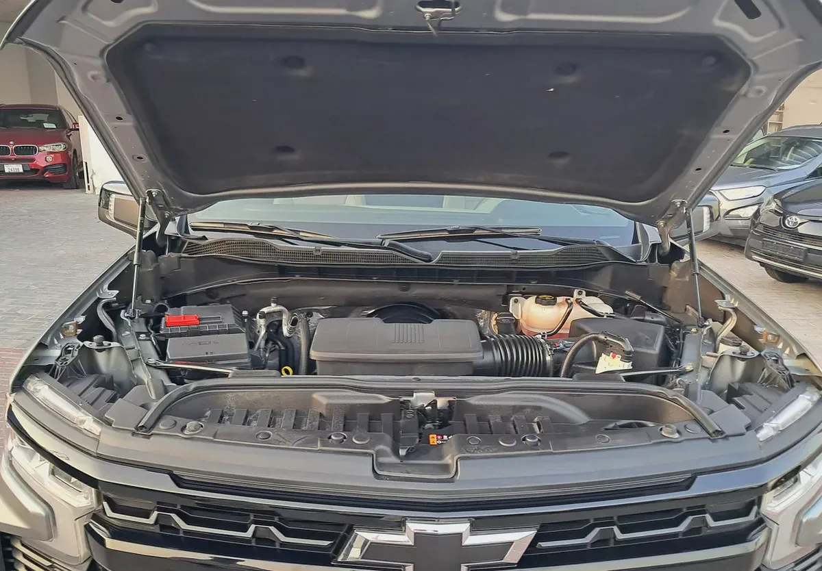 Silverado 1500 LT Trail Boss V8 GCC Specs Single Owner Under Warranty Till 2028-18-18