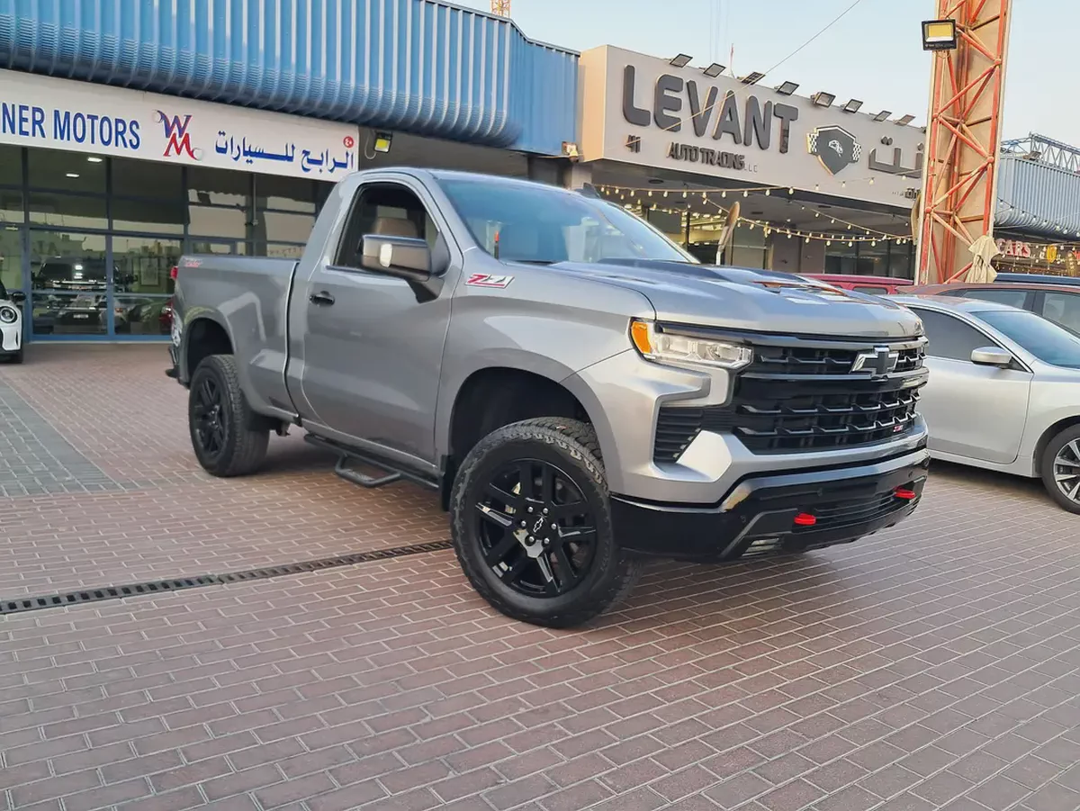 Silverado 1500 LT Trail Boss V8 GCC Specs Single Owner Under Warranty Till 2028-3-3