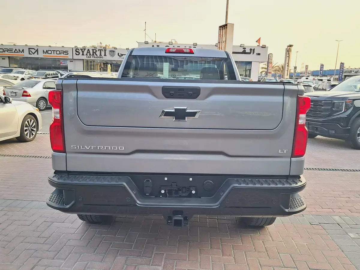 Silverado 1500 LT Trail Boss V8 GCC Specs Single Owner Under Warranty Till 2028-6-6