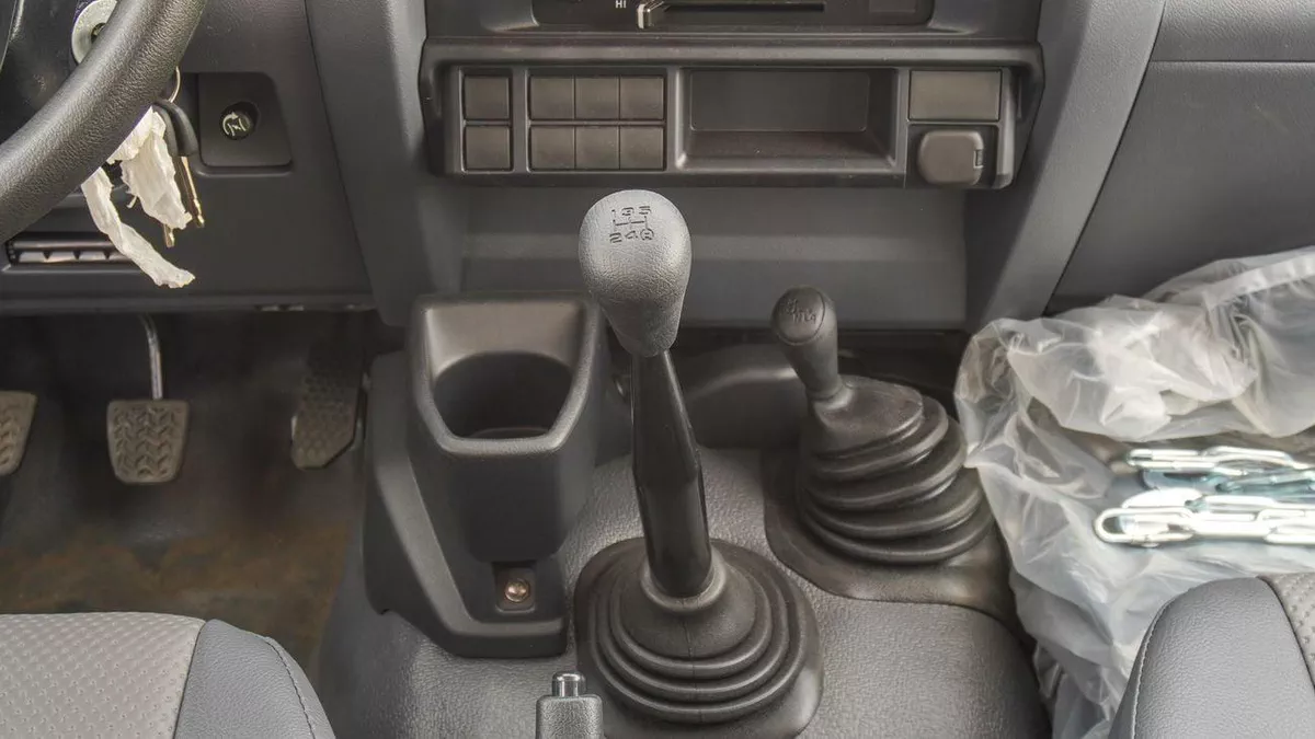 Toyota Land Cruiser Pick Up 4.2L Diesel-8-0