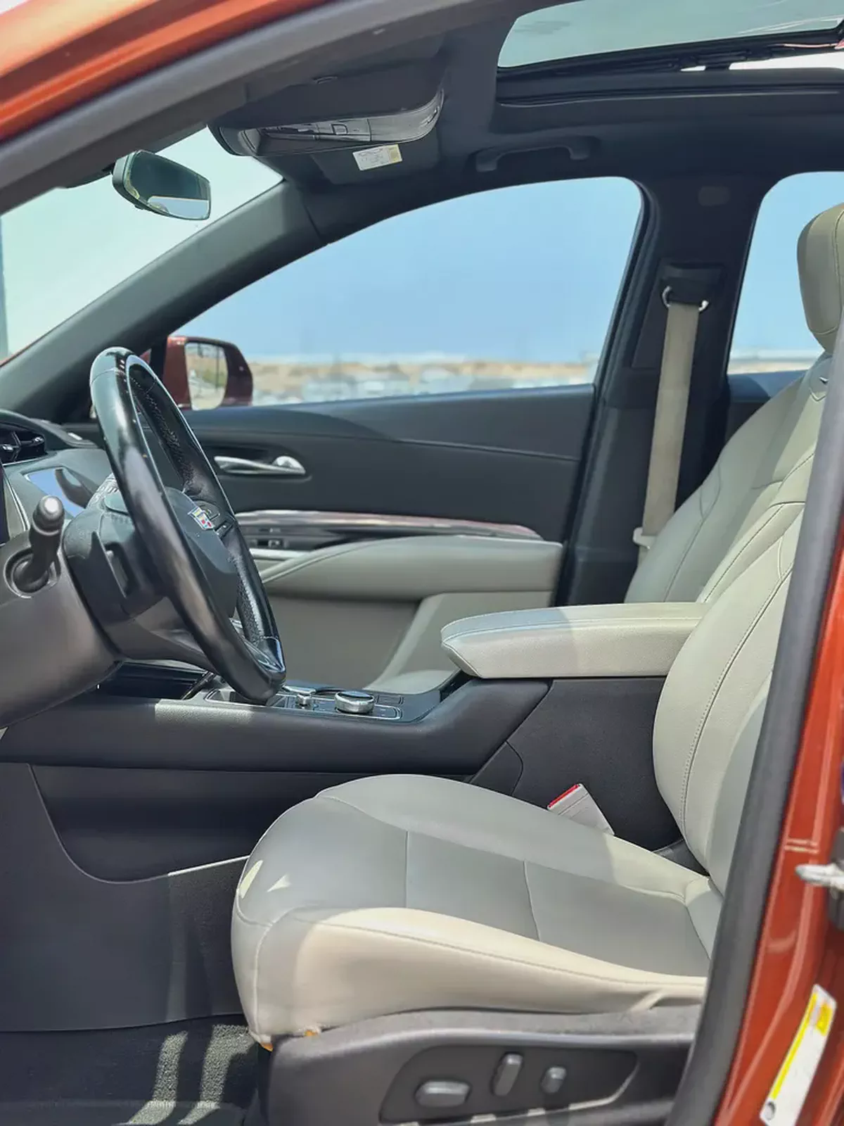 Cadillac XT4 Premium Luxury 2019 GCC Specs Excellent Condition-9-9