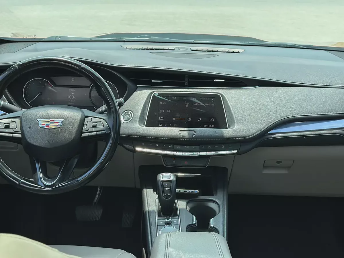 Cadillac XT4 Premium Luxury 2019 GCC Specs Excellent Condition-8-8