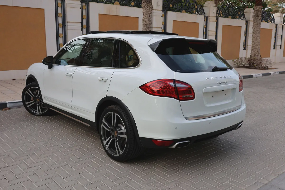 PORSCHE CAYENNE S-2013-102000KM-GCC SPECS-EXCELLENT CONDITION-3-3
