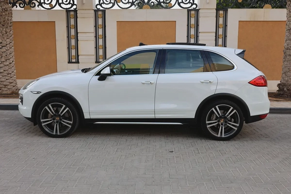 PORSCHE CAYENNE S-2013-102000KM-GCC SPECS-EXCELLENT CONDITION