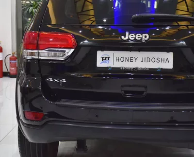 EXCELLENT DEAL for our Jeep Grand Cherokee Laredo 4x4 ( 2018 Model ) in Black Color GCC Specs-7