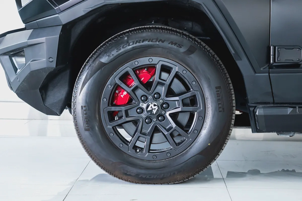 MHERO 10 YRS UNLIMITED KM WARRANTY | 20,000 KM SERVICE CONTRACT | 805 HP | GCC | ELECTRIC SIDE STEP
