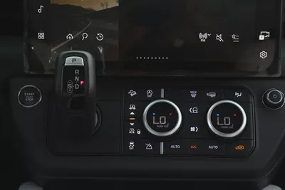 2026 LAND ROVER DEFENDER P400 HSE X DYNAMIC - GCC - ALTAYER WARRANTY - LOACAL REGISTRATION-BRAND NEW-14