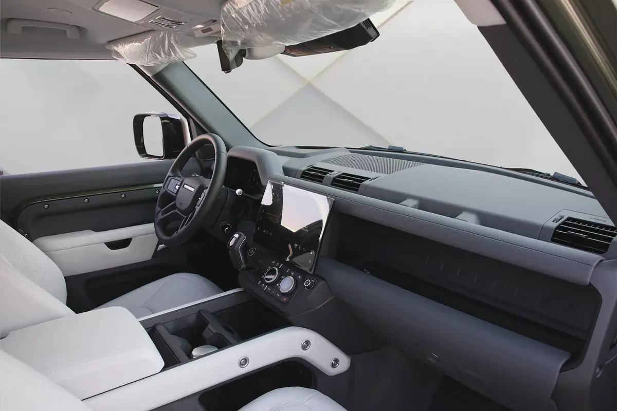 2026 LAND ROVER DEFENDER P400 HSE X DYNAMIC - GCC - ALTAYER WARRANTY - LOACAL REGISTRATION-BRAND NEW-9-9