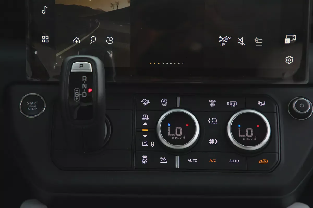2026 LAND ROVER DEFENDER P400 HSE X DYNAMIC - GCC - ALTAYER WARRANTY - LOACAL REGISTRATION-BRAND NEW-14-14