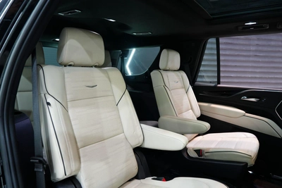 Cadillac Escalade Sport-6