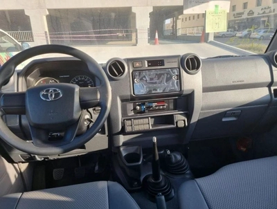 Toyota Land Cruiser Pick Up 6 CYLINDERS MANUAL AVAILABLE DIESEL AND PETROL-7
