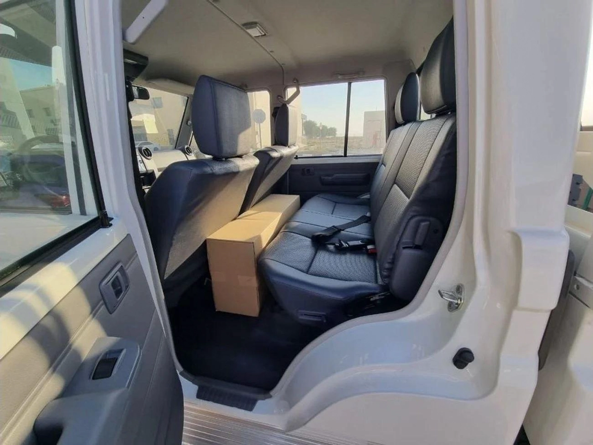 Toyota Land Cruiser Pick Up 6 CYLINDERS MANUAL AVAILABLE DIESEL AND PETROL-4-4