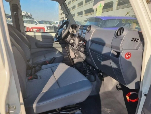 Toyota Land Cruiser Pick Up 6 CYLINDERS MANUAL AVAILABLE DIESEL AND PETROL