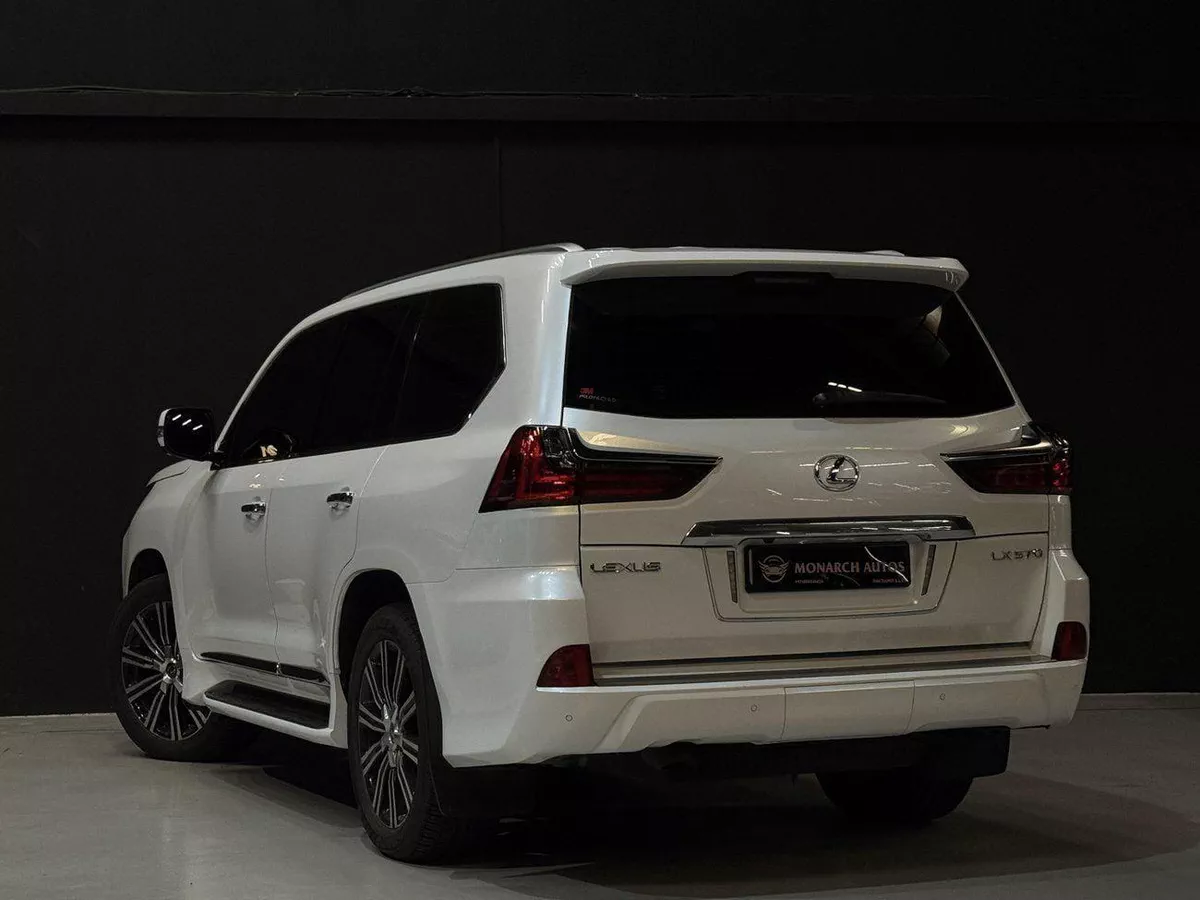 Lexus LX570 SIGNATURE 2020 Lexus LX 570 Platinum | GCC | 61,000 KM | V8-3-0