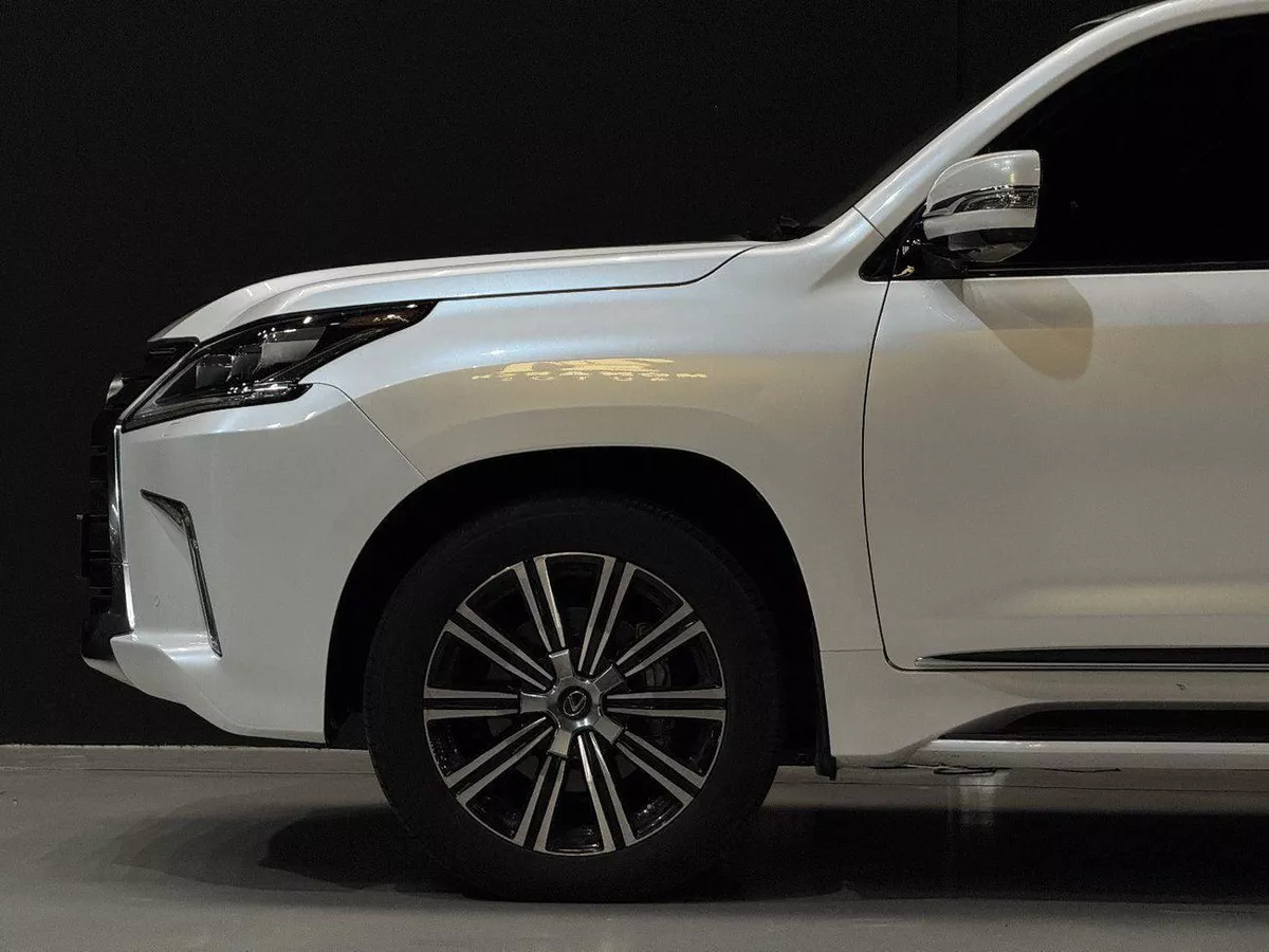 Lexus LX570 SIGNATURE 2020 Lexus LX 570 Platinum | GCC | 61,000 KM | V8-6-0