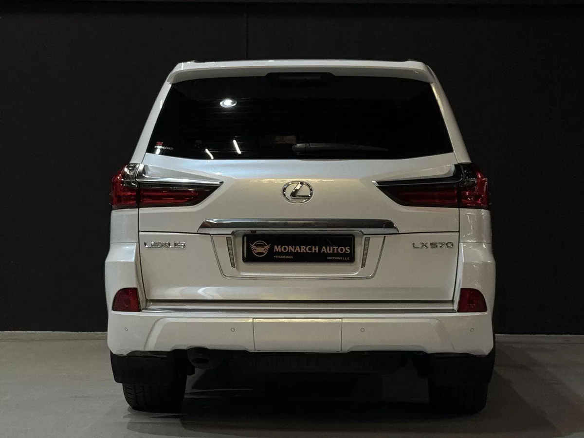 Lexus LX570 SIGNATURE 2020 Lexus LX 570 Platinum | GCC | 61,000 KM | V8-7-0