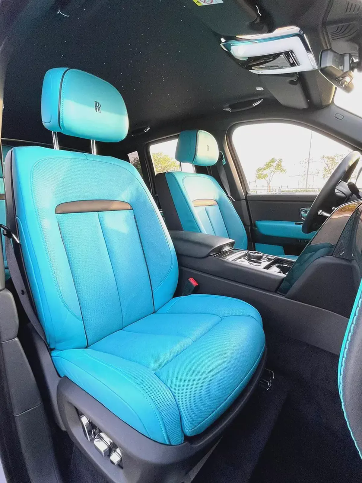 2023 Rolls-Royce Cullinan Black Badge with Picnic Chairs | GCC Specs | Low Mileage-13-13