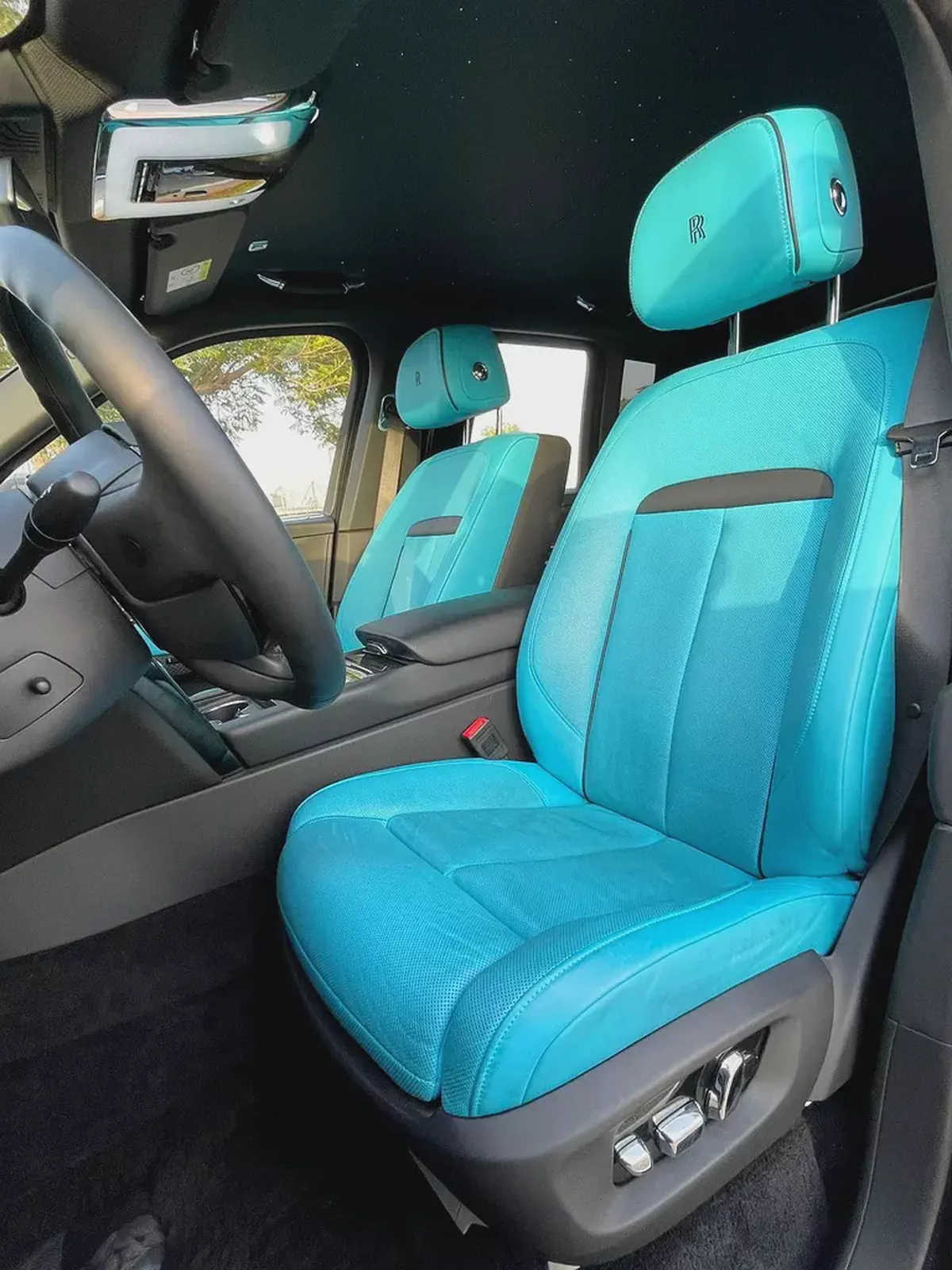 2023 Rolls-Royce Cullinan Black Badge with Picnic Chairs | GCC Specs | Low Mileage-14-14