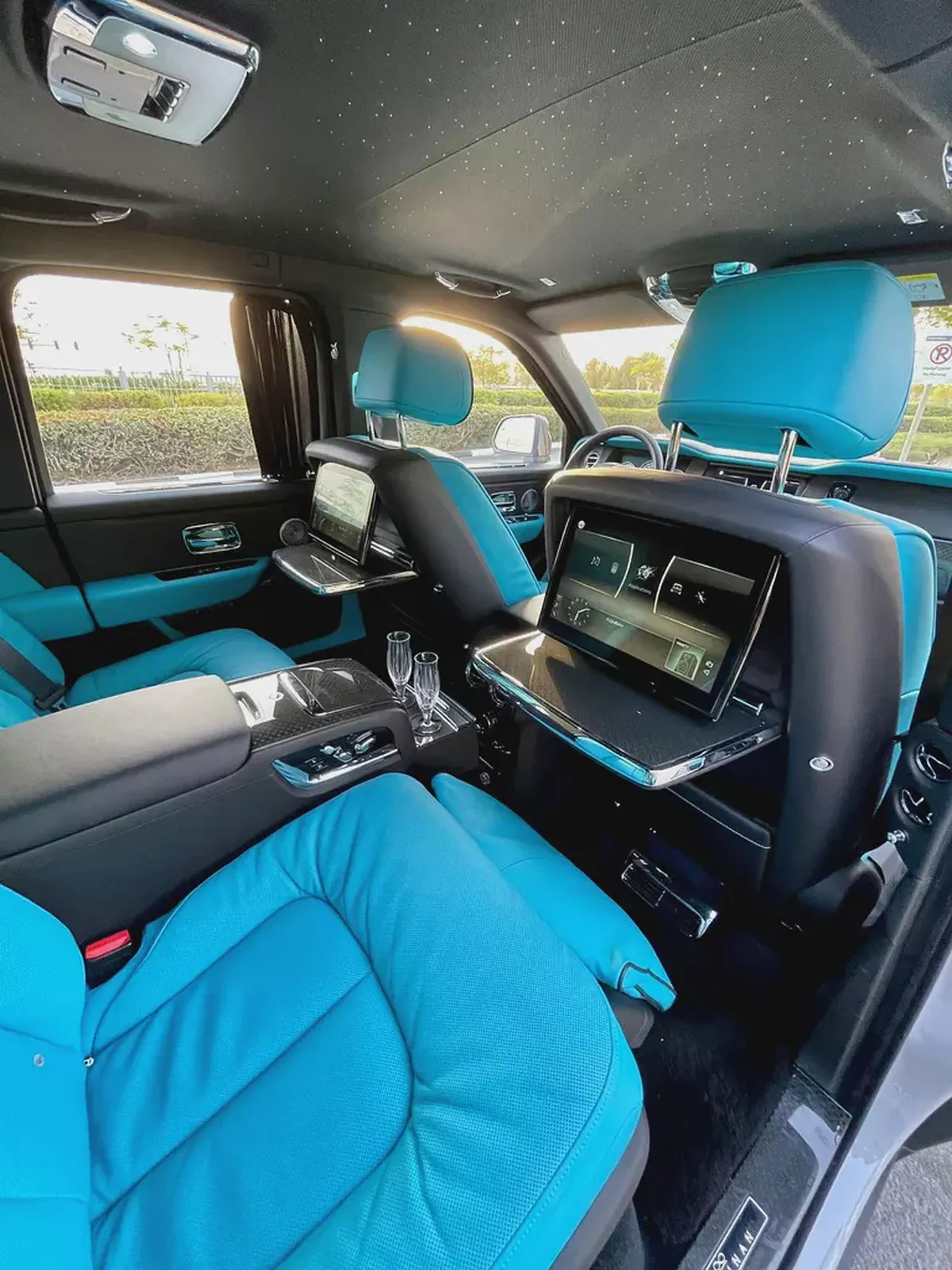 2023 Rolls-Royce Cullinan Black Badge with Picnic Chairs | GCC Specs | Low Mileage-15-15