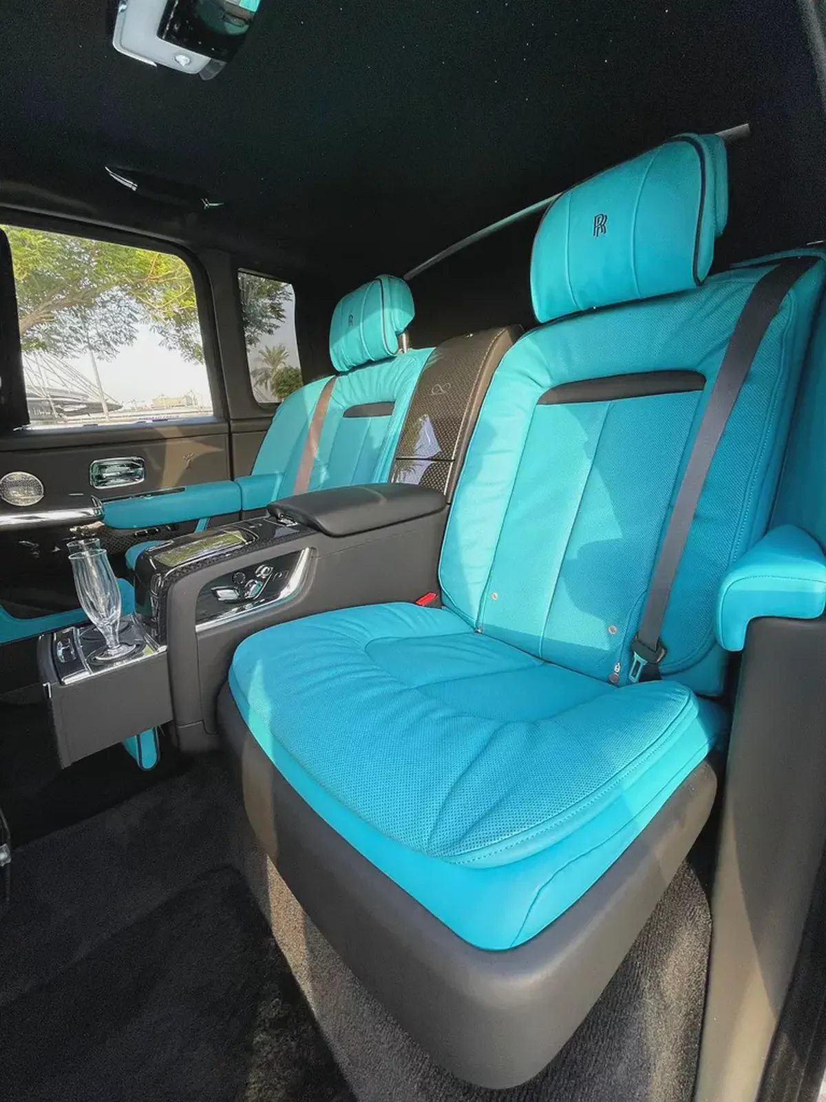 2023 Rolls-Royce Cullinan Black Badge with Picnic Chairs | GCC Specs | Low Mileage-16-16