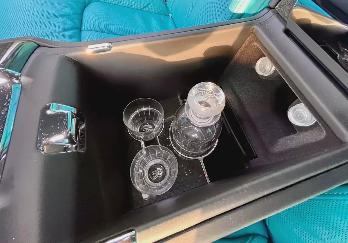 2023 Rolls-Royce Cullinan Black Badge with Picnic Chairs | GCC Specs | Low Mileage-17-17