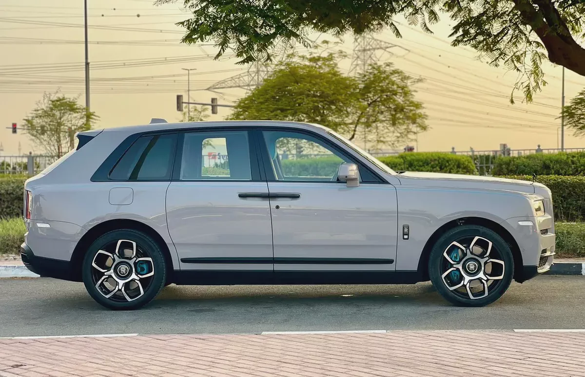 2023 Rolls-Royce Cullinan Black Badge with Picnic Chairs | GCC Specs | Low Mileage-6-6