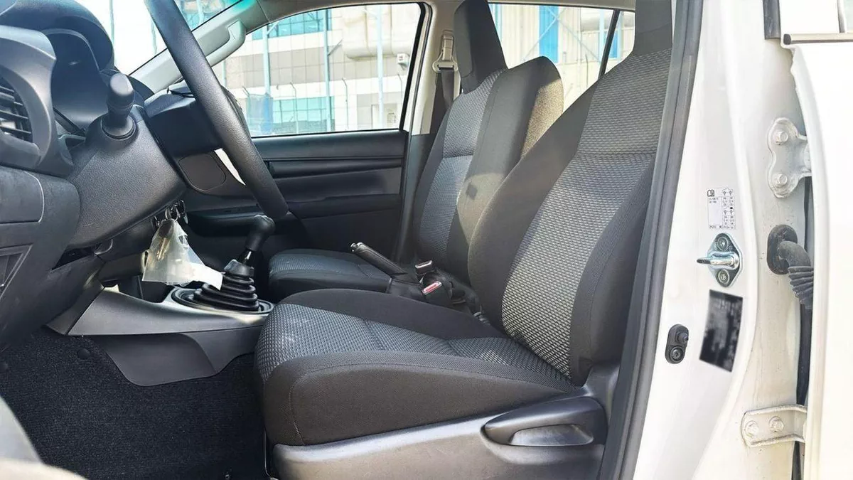 Toyota Hilux GL Toyota Hilux 2.7 petrol Manuel 2025 basic option four wheels-12-0