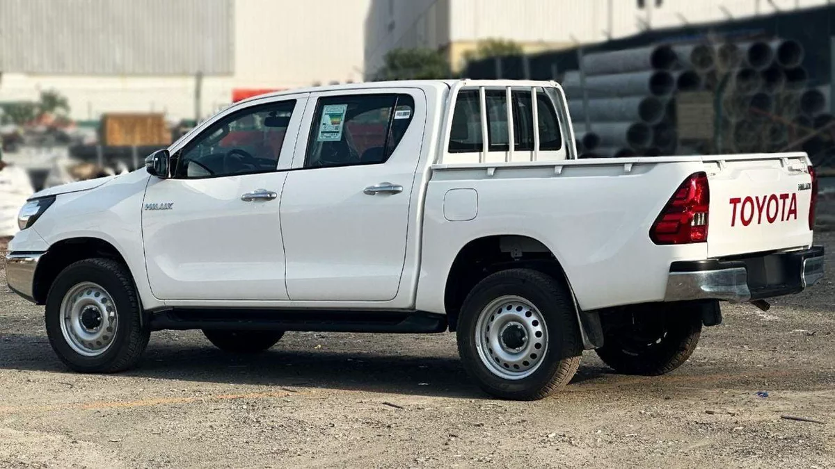 Toyota Hilux GL Toyota Hilux 2.7 petrol Manuel 2025 basic option four wheels-2-0