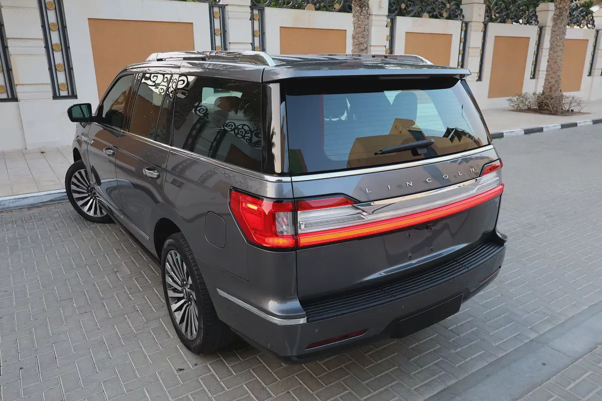 Lincoln Navigator-2021-127000KM-GCC SPECS-EXCELLENT CONDITION-2-2