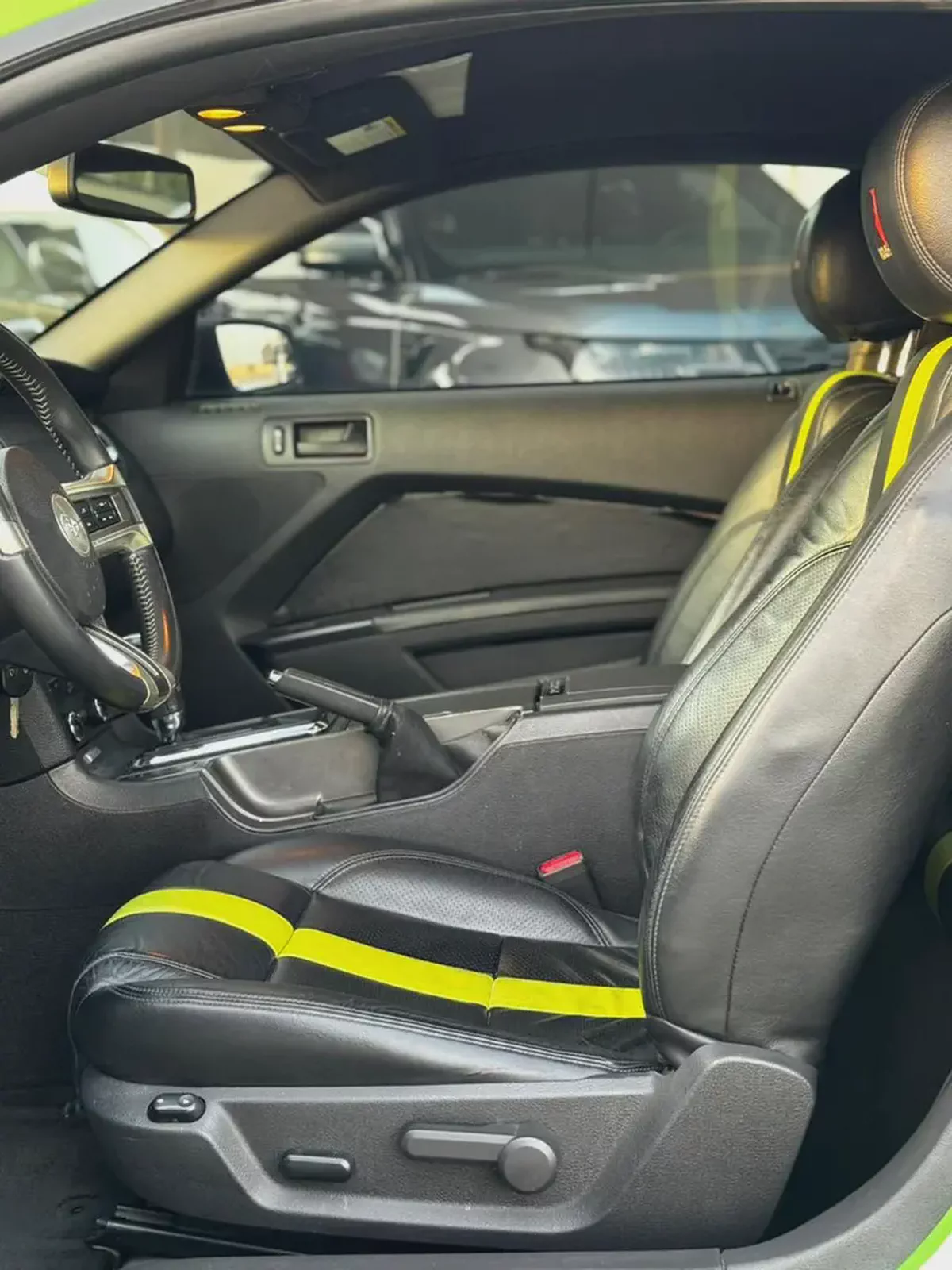 (2014 ) FORD//MUSTANG 6 CYLINDER//GCC// CONVERTED TO ORIGINAL ROACH FROM AL TAYER// GOOD CONDITION//-11-11