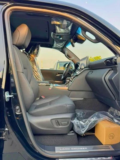 Toyota Land Cruiser VX 4.0L PETROL V6 || RADAR | BIG DVD | REAR ENTERTAINMENT SCREEN | COOL BOX | FULL OPTION (CODE#VX4M-11