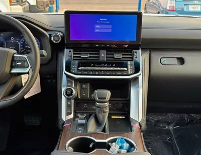 Toyota Land Cruiser VX 4.0L PETROL V6 || RADAR | BIG DVD | REAR ENTERTAINMENT SCREEN | COOL BOX | FULL OPTION (CODE#VX4M-16