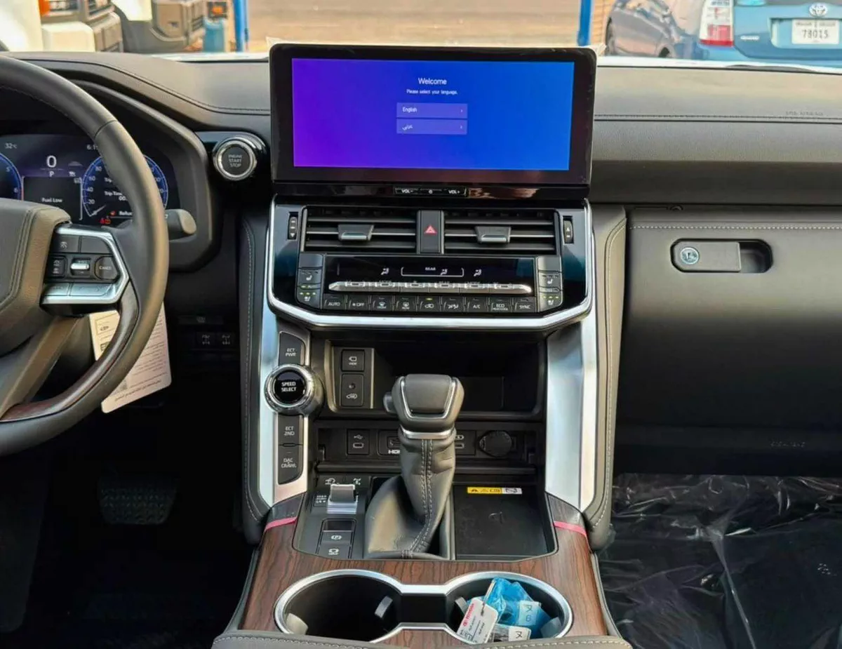 Toyota Land Cruiser VX 4.0L PETROL V6 || RADAR | BIG DVD | REAR ENTERTAINMENT SCREEN | COOL BOX | FULL OPTION (CODE#VX4M-16-0
