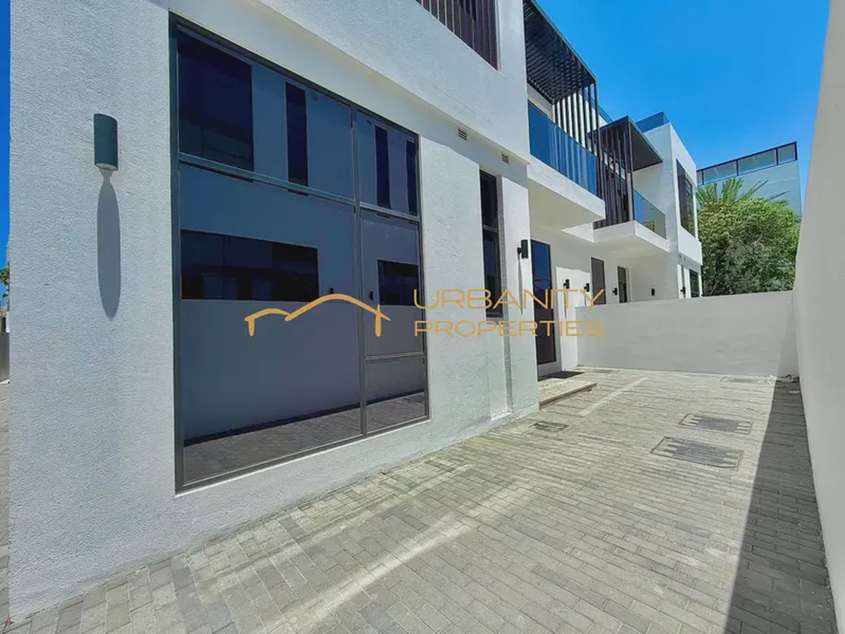6BR Luxury Villa + Maid | Ready to Move In | Prime Jumeirah 1 Location
