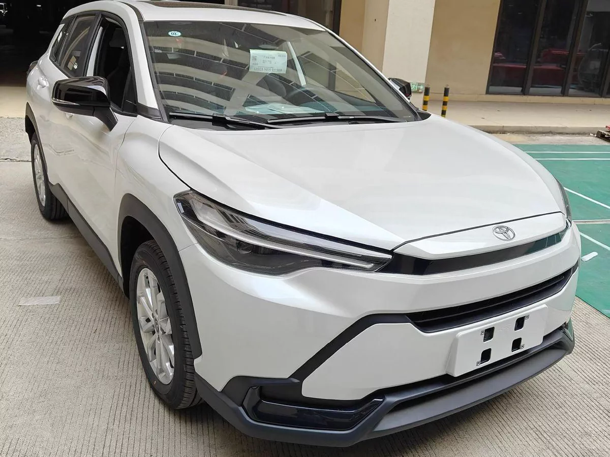 Toyota Frontlander Luxury 2.0L V4 / SUNROOF, LEATHER SEATS, DVD+CAMERA-1-0